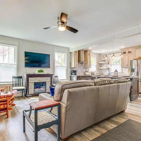 Lavish House With Patio - 2 Blocks To Green Lake!